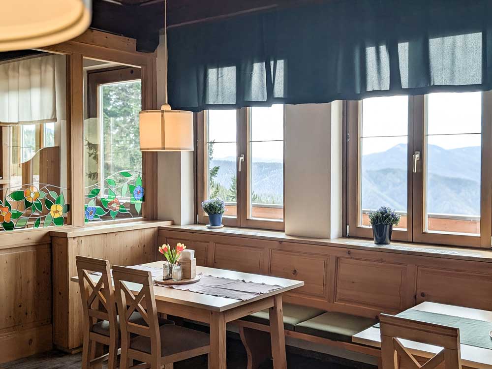 Almgasthof Moassa Gaststube Fenster